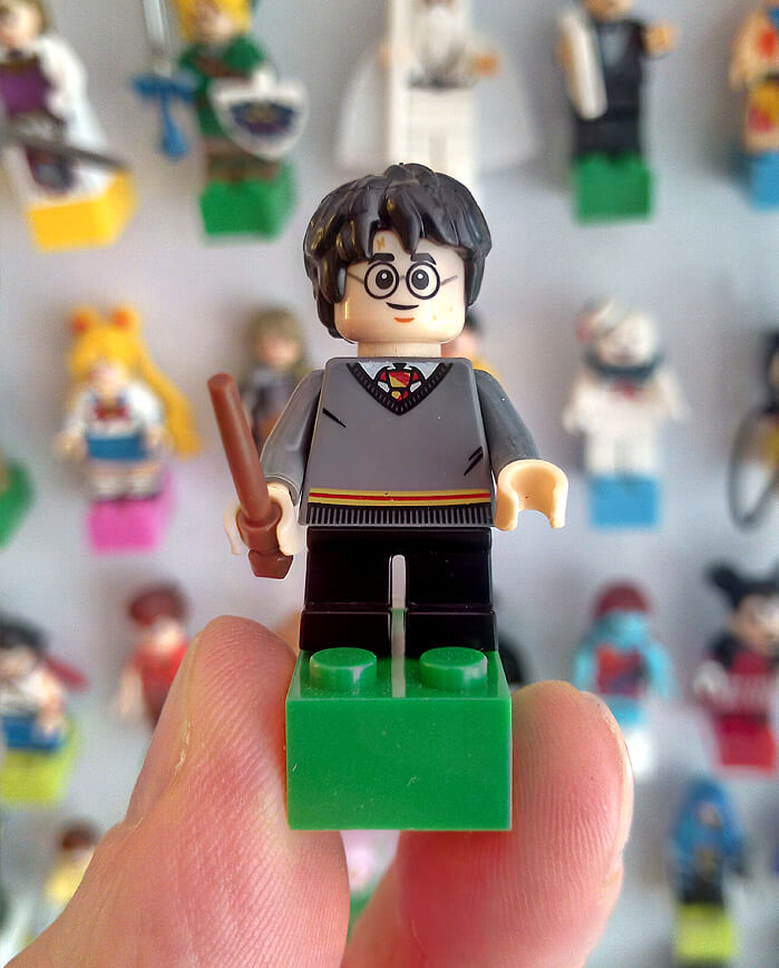 Íman Harry Potter (Harry Potter e a Pedra Filosofal - Uniforme Hogwarts)