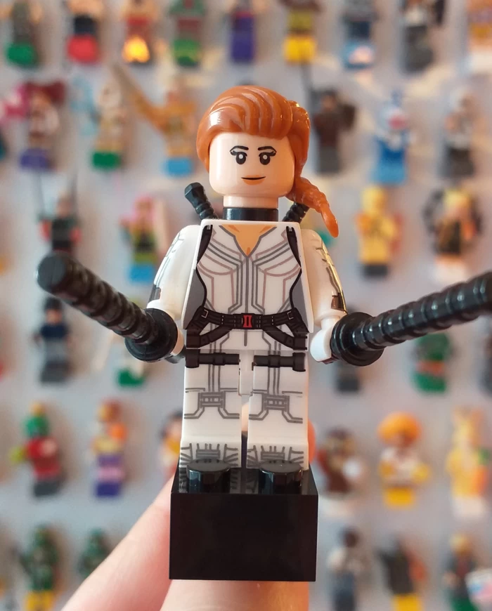 Íman Viúva Negra Fato Branco (Viúva Negra)