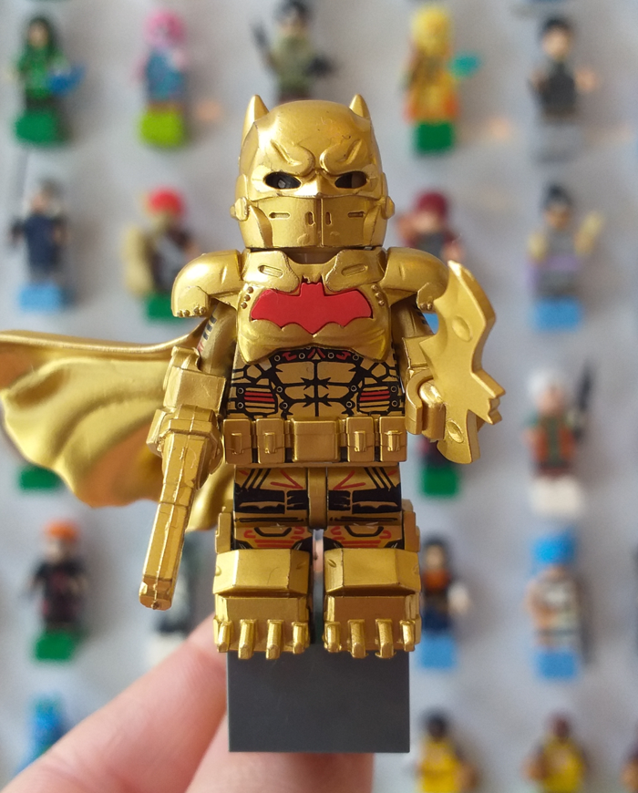 Íman Batman XE Suit Dourado (DC)